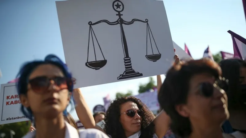 Manşetlerden hızlı düşen kadına yönelik şiddet kadınların gündeminden düşmüyor