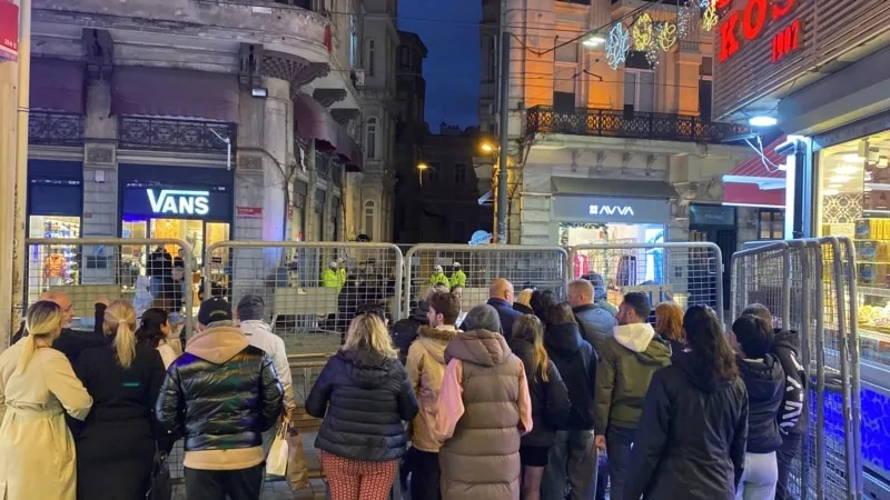 25 Kasım’da Taksim yine kadınlara kapatıldı, onlarca kişi gözaltına alındı 
