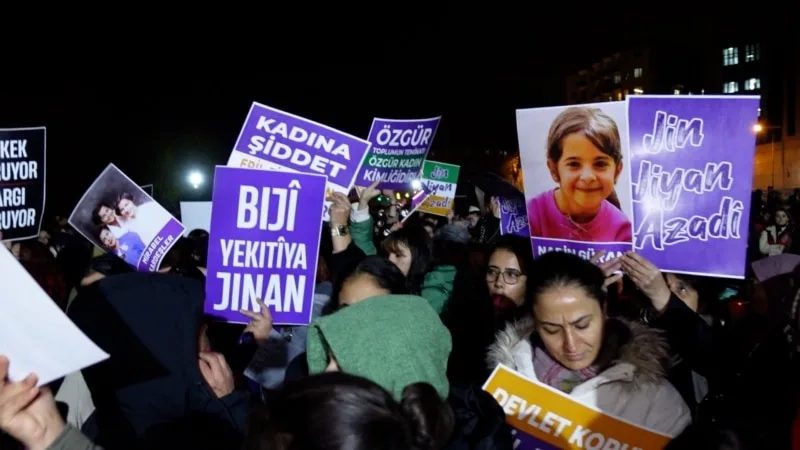 Kadınlar Diyarbakır ve Gaziantep’te şiddete karşı yürüdü