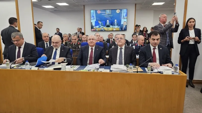 Milli Savunma Bakanı Güler’e TBMM’de “teğmenler” protestosu