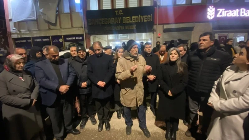 Van’ın Bahçesaray ilçesinin DEM Partili Belediye Eş Başkanı Ayvaz Hazır görevden alındı ve yerine kayyum atandı