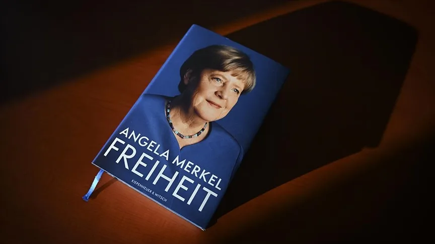 Merkel’in “Özgürlük. Anılar 1954-2021” kitabı piyasaya çıktı