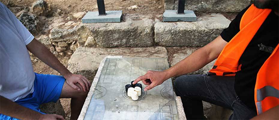 Roma tavlası oyunu, Alanya’daki Syedra Antik Kenti’nde yaşatılıyor