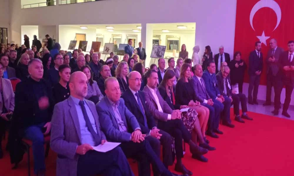 Düsseldorf’ta 7 Bölge 7 Renk: Renkli Kültür Gecesi Büyük İlgi Gördü