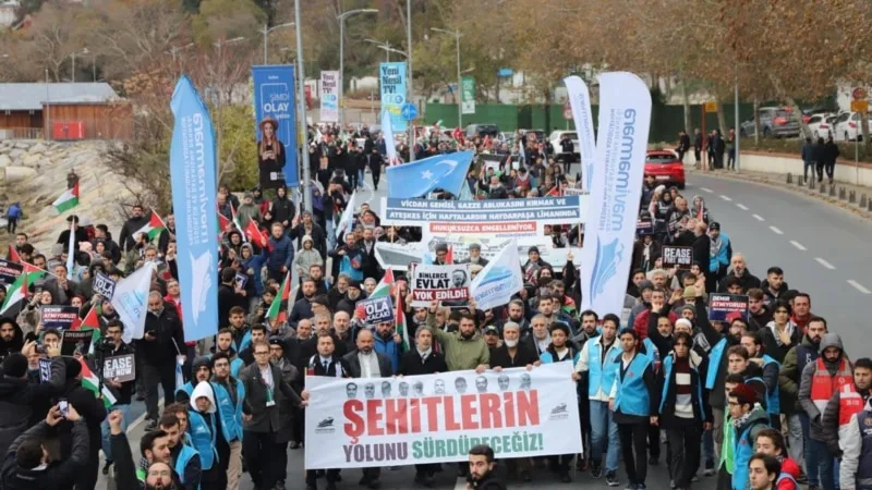 İstanbul’da Gazze’ye destek yürüyüşü: “Vicdan gemisine izin verin”