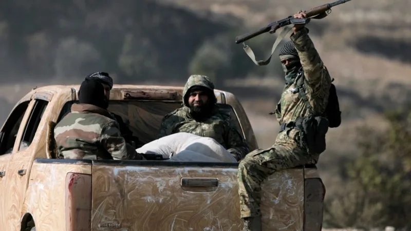 Suriye güçleri stratejik Hama kentinin kuzeyinde isyancılarla çatışıyor