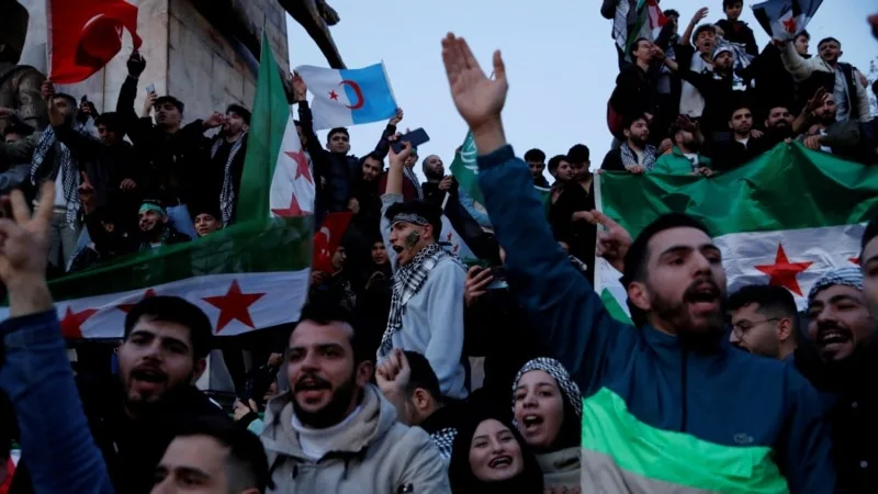 Kürt siyasetçiler Esat rejiminin yıkılmasından memnun ama gelecek için temkinli