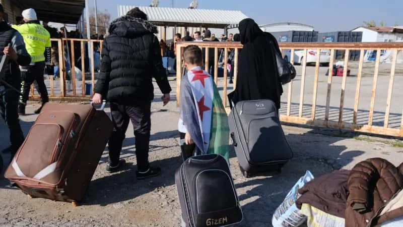 Türkiye’deki Suriyeliler ülkelerine dönmeye başladı