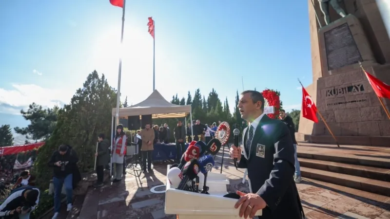 “Rejimin yıkılmasını kendi başarıları gibi göstermeye çalışıyorlar”