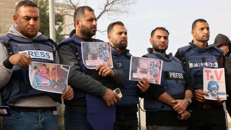 Gazze’daki yetkililer İsrail’in beş gazeteciyi öldürdüğünü iddia ederken İsrail bu kişilerin “gazeteci kılığında militan” olduğunu savundu