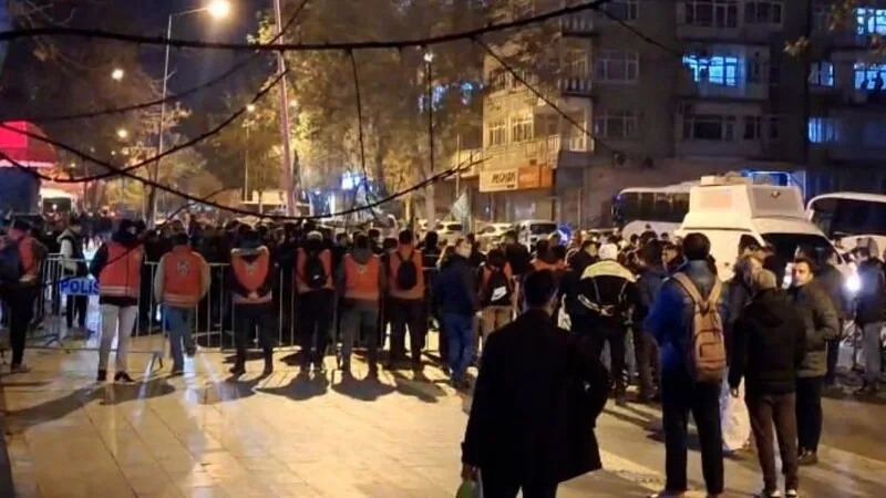 Diyarbakır’da tiyatro oyununun isminin değiştirilmesine tepkiler büyüyor