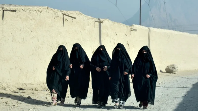 Taliban, Afgan kadınların istihdam edildiği tüm STK’ları kapatacağını açıkladı