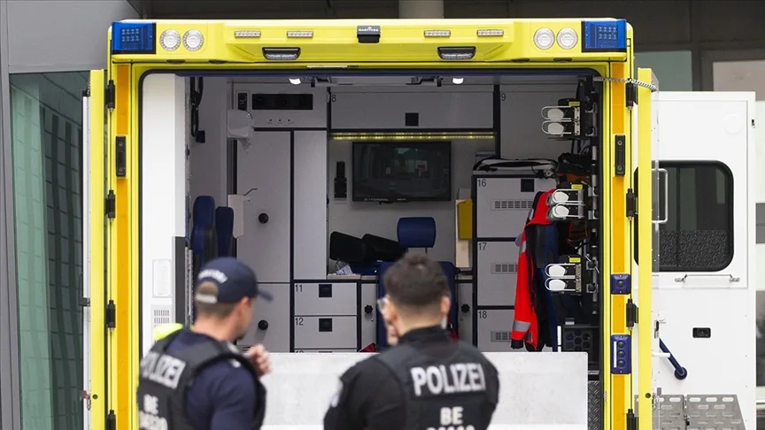 Almanya’da küçük uçak düştü, 2 kişi yaralandı
