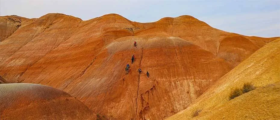 Iğdır’ın kışa renk katan doğal harikası Gökkuşağı Tepeleri