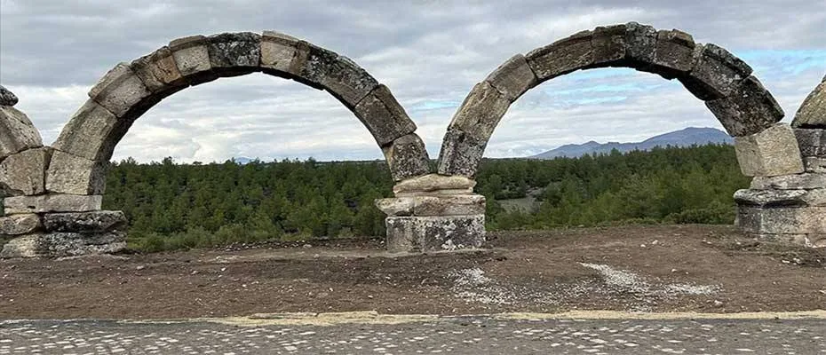Uşak’taki Blaundos Antik Kenti’nin su kemerleri ayağa kaldırılıyor