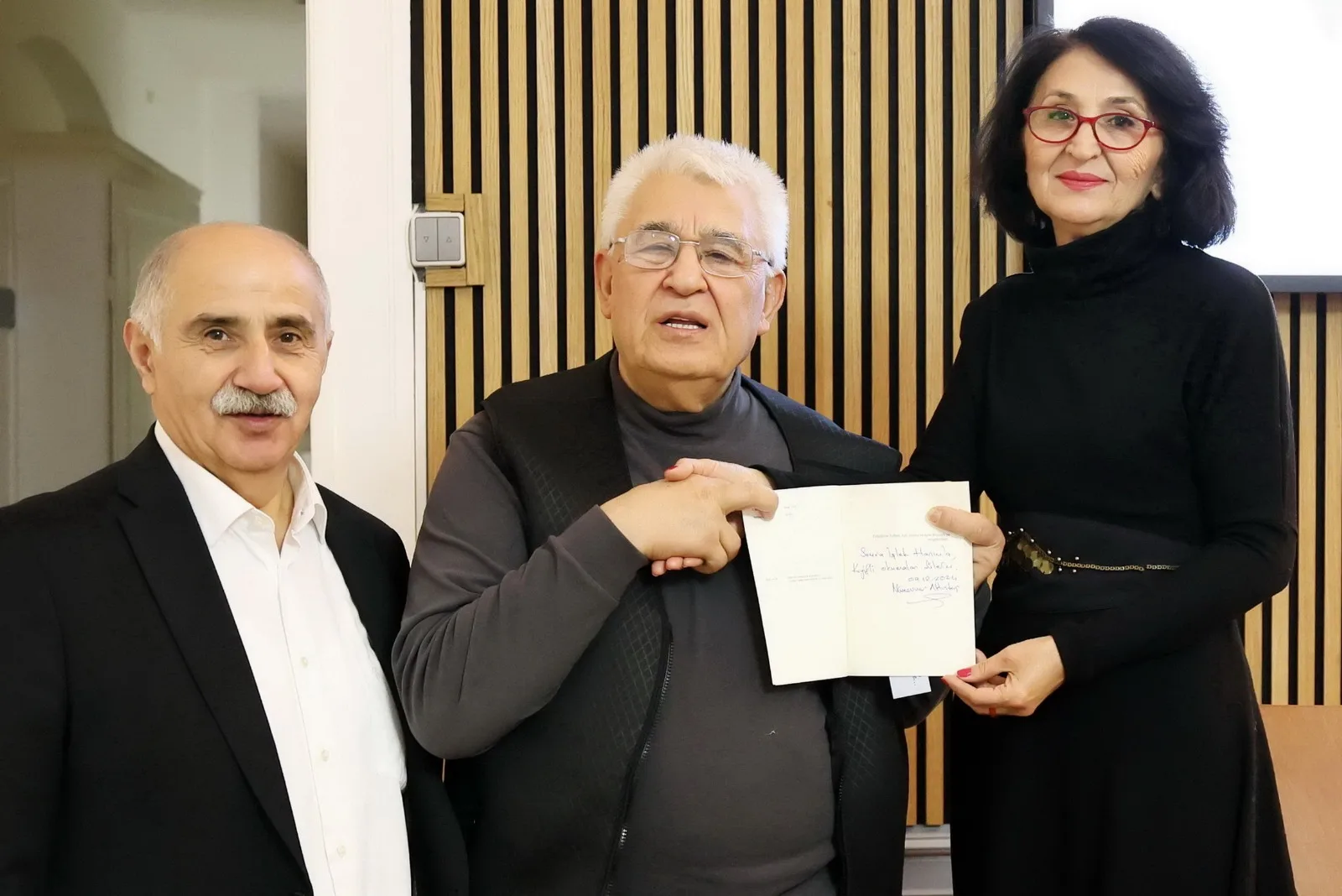 İzmirli Yazar Münevver Altıntaş, Berlin TDU’da İki Kitabını Tanıttı