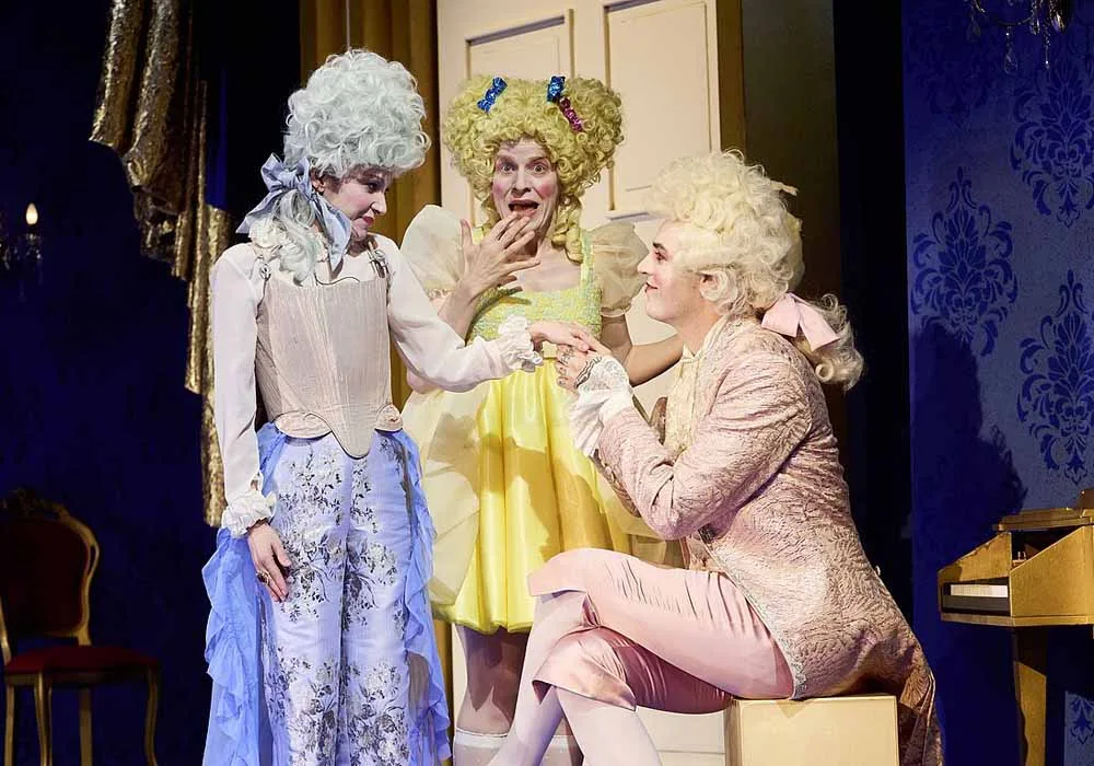 Molière’in “Cimri” Oyunu Hamburg’da Büyük İlgi Gördü