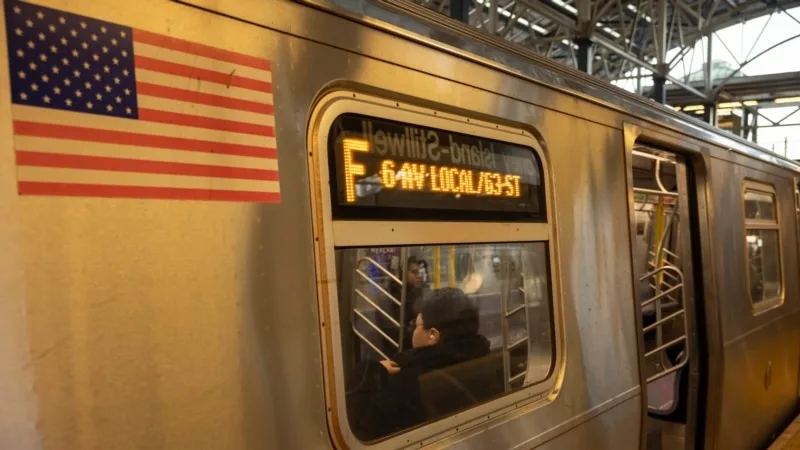 New York Polisi metroda yakılarak öldürülen kadının kimliğini tespit etti