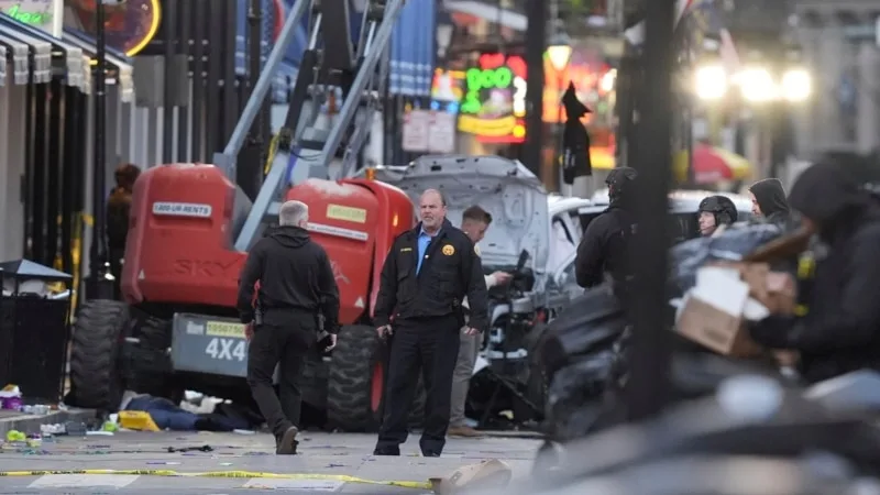 New Orleans’ta aracını kalabalığın üzerine süren zanlı polisle girdiği çatışmada öldürüldü