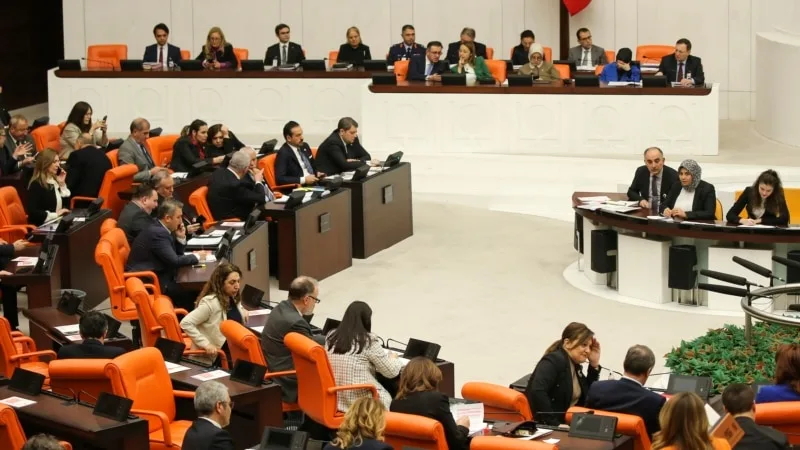 AK Parti sağda ve Kürt siyasetinde “yeni anayasa” birlikteliği mi hedefliyor?