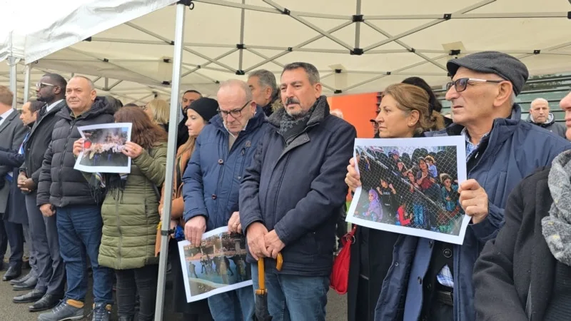 Paris’teki Alevi dernekleri Suriye’deki Aleviler’e yönelik saldırıları protesto etti