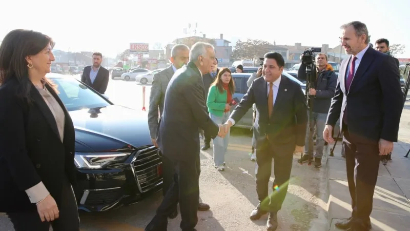 DEM Parti heyeti CHP ile Salı günü görüşecek