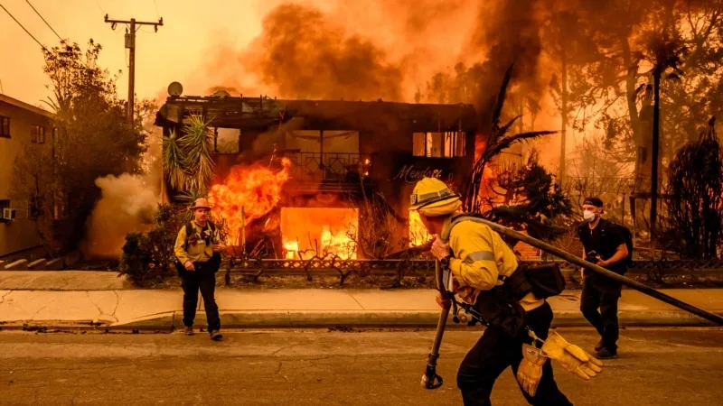 Los Angeles’ta saati binlerce dolar olan özel itfaiyeciler tartışması büyüyor