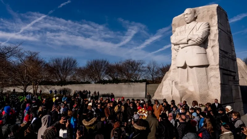 Yemin töreni gününe denk gelen Martin Luther King Günü’nde medeni hak savunucuları eşitlik mesajı veriyor