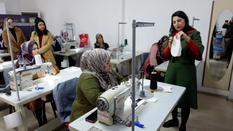 Diyarbakır’da kadınlar kendi pedlerini üretmeye başladı