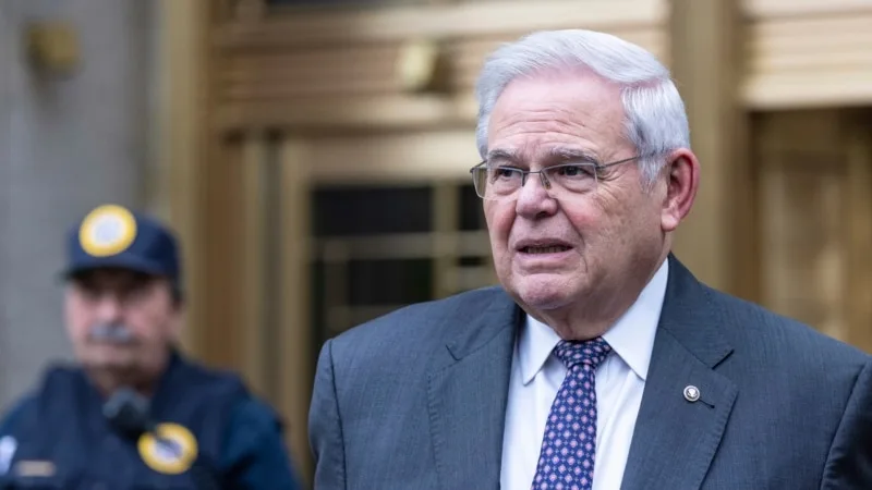 Senatör Bob Menendez rüşvet almaktan 11 yıl hapis cezasına çarptırıldı