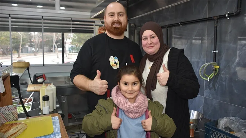Gurbetçi çift, Afyonkarahisar’da komşu esnaf oldu