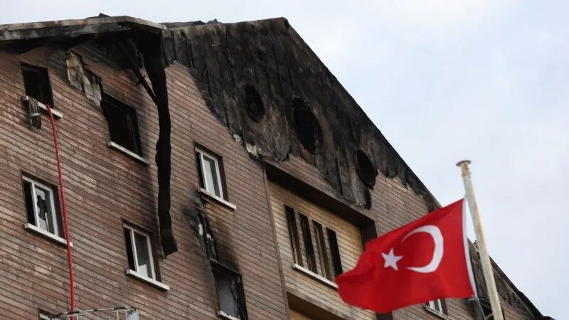 Turizm Bakanı Bolu Belediyesi’ni, Belediye Başkanı bakanlığı suçluyor
