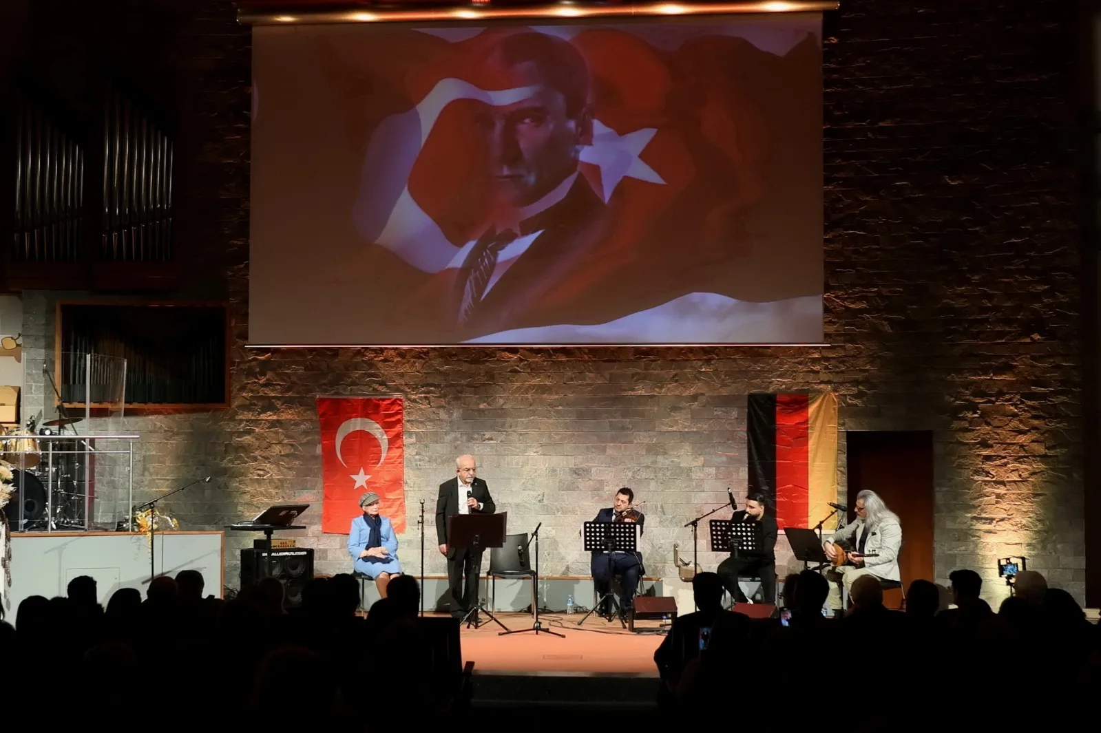 Berlin’de Dokunaklı Bir Şiir Akşamı