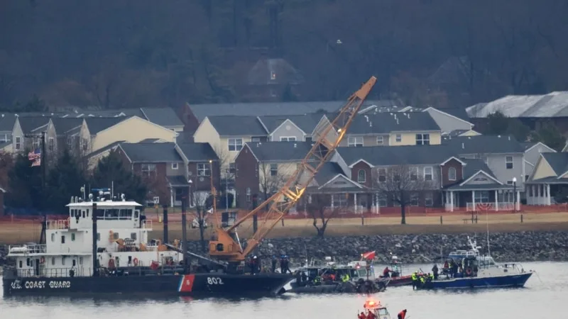 Washington’da iniş halindeki bir uçakla çarpışan askeri helikopterin ‘kara kutusu’ bulundu