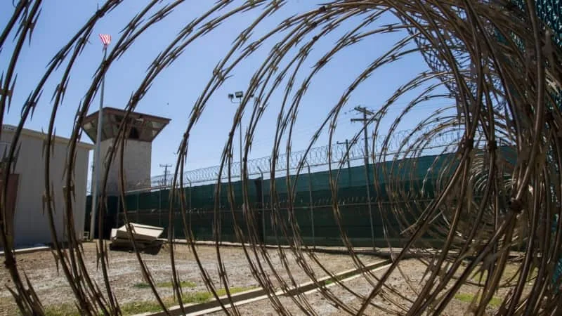 “ABD’den sınır dışı edilen göçmenleri taşıyan ilk askeri uçak Guantanamo Körfezi’ne indi”