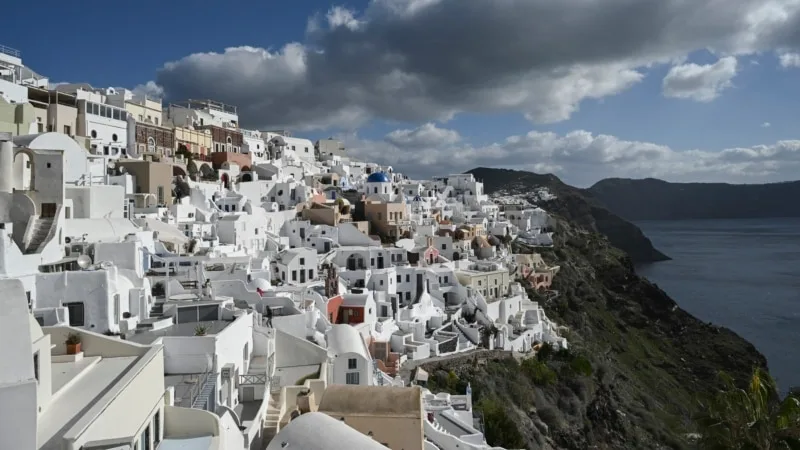 Yunanistan arka arkaya meydana gelen depremler nedeniyle Santorini’de acil durum ilan etti
