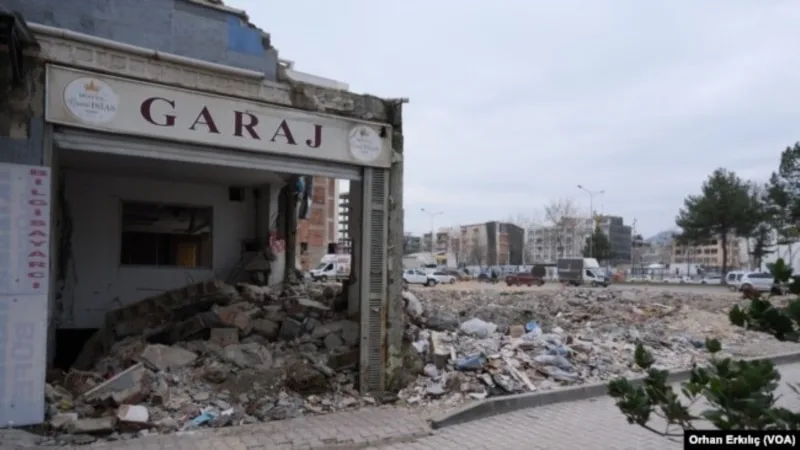 İsias Otel’de yakınlarını kaybedenler yargılamaya tepkili: “Bu cezasızlık politikası öldürüyor”
