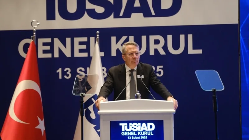TÜSİAD Başkanları polis eşliğinde adliyeye götürüldü, yurtdışı yasağı kondu