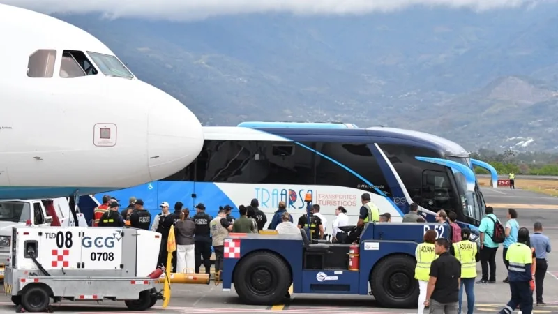 Türkler’in de içinde olduğu bir grup göçmen Kosta Rika’ya gönderildi