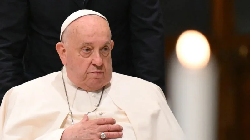 “Papa Francis’in durumu kritik ve hafif böbrek sorunu yaşıyor”
