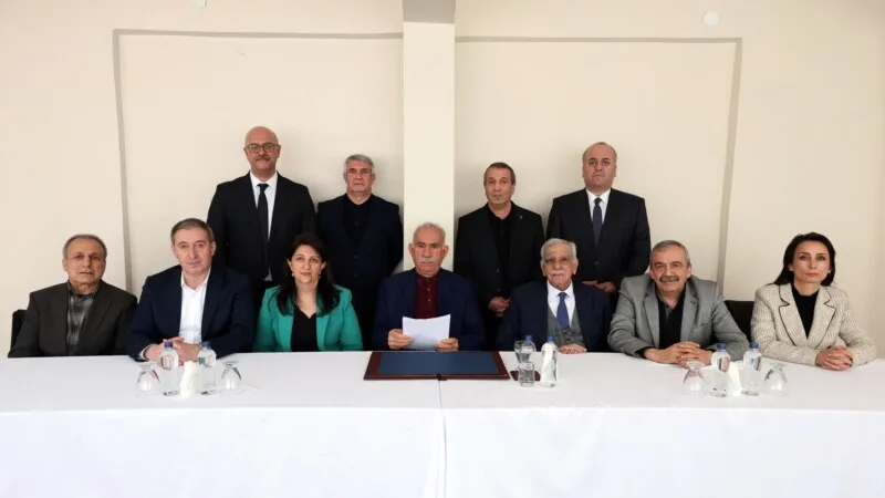 “Tüm gruplar silah bırakmalı ve PKK kendini feshetmelidir”