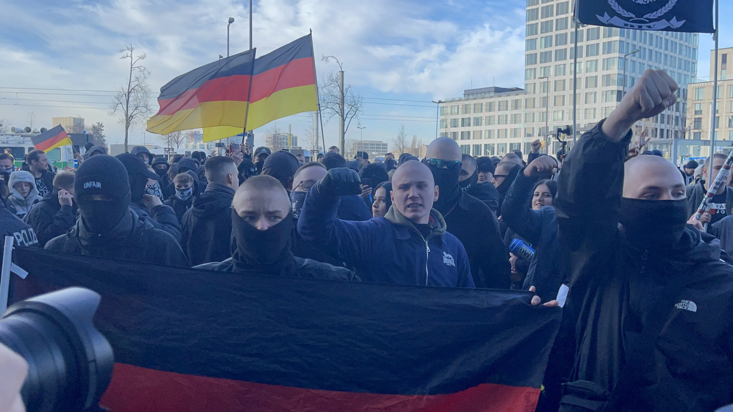 Berlin’de yüzlerce Neonazi yürüyüş yaptı