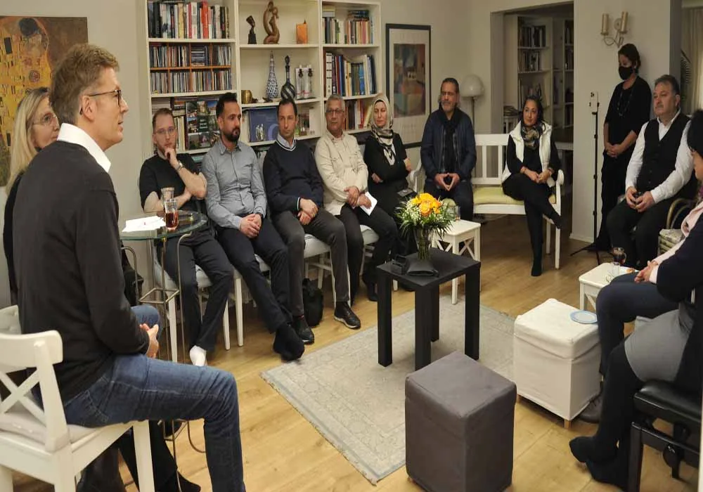 Hamburg`da Kienscherf ile “Siyaset Gündemi” toplantısı