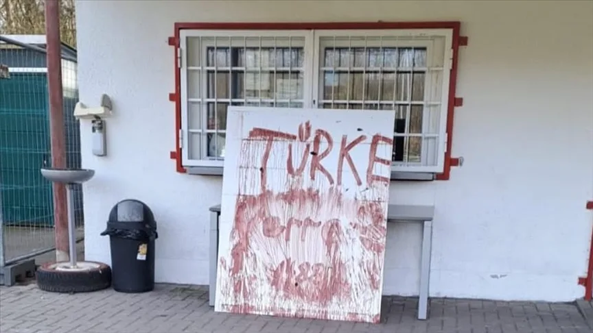Türk spor kulübüne ırkçı saldırı