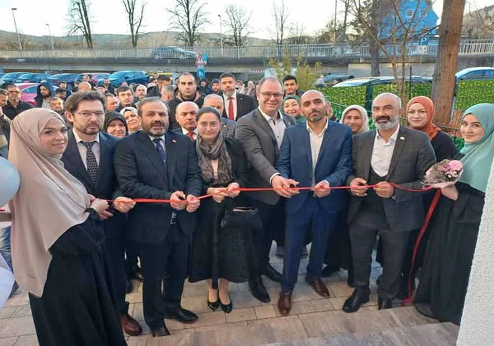 Almanya`da bir cami daha açıldı