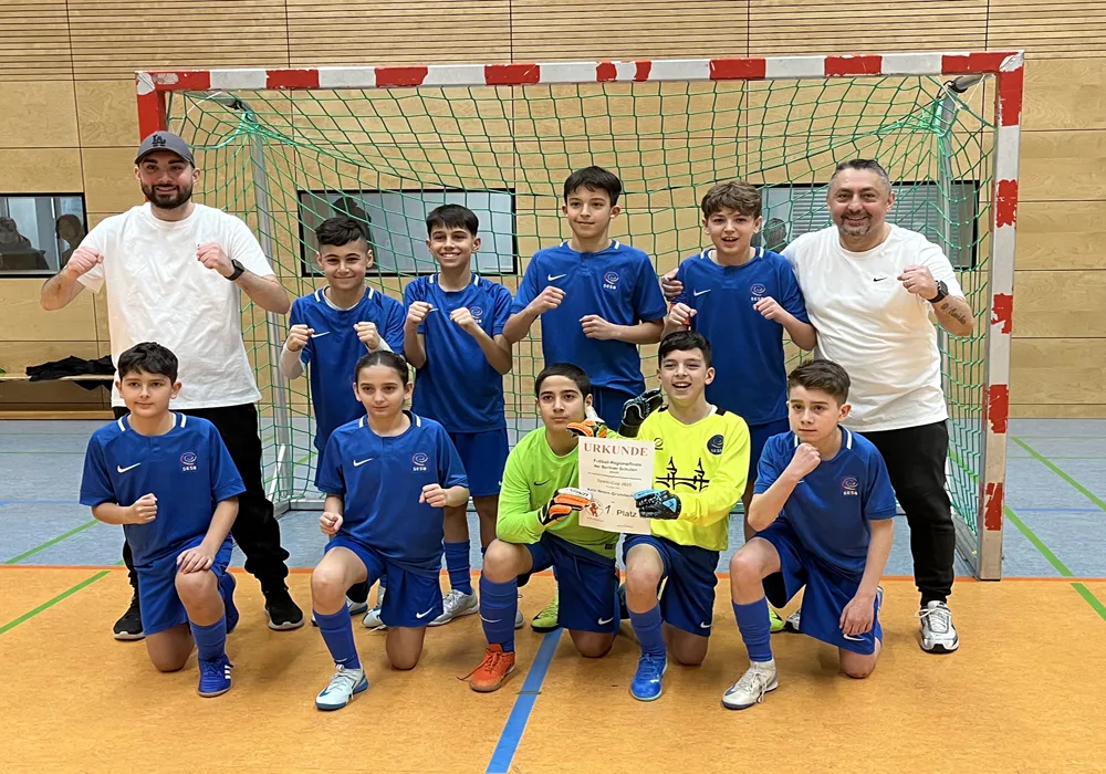 Berlin Aziz Nesin İlkokulu,  Futsal Şampiyonası’nda Tarihi Zafer Kazandı!