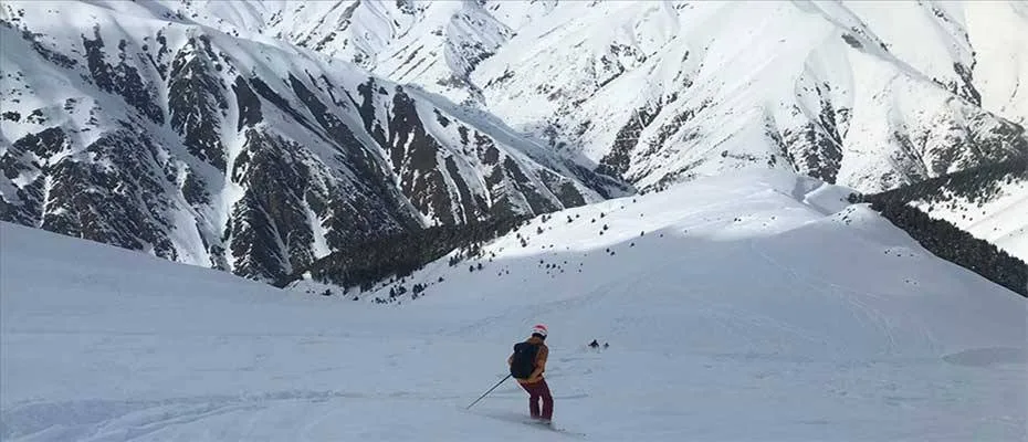 Kaçkar Dağları’nın eteklerindeki Yaylalar köyü, doğal pistleriyle kayakçıların gözdesi oldu