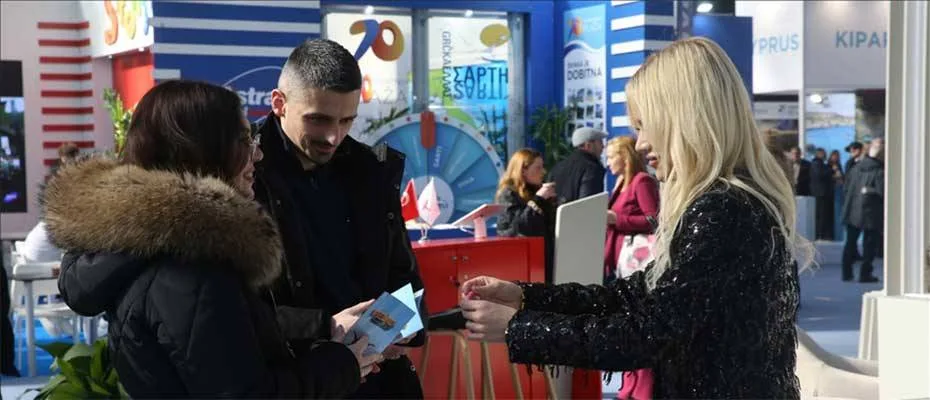 Sırbistan’daki turizm fuarında açılan Türkiye standına ziyaretçiler yoğun ilgi gösterdi