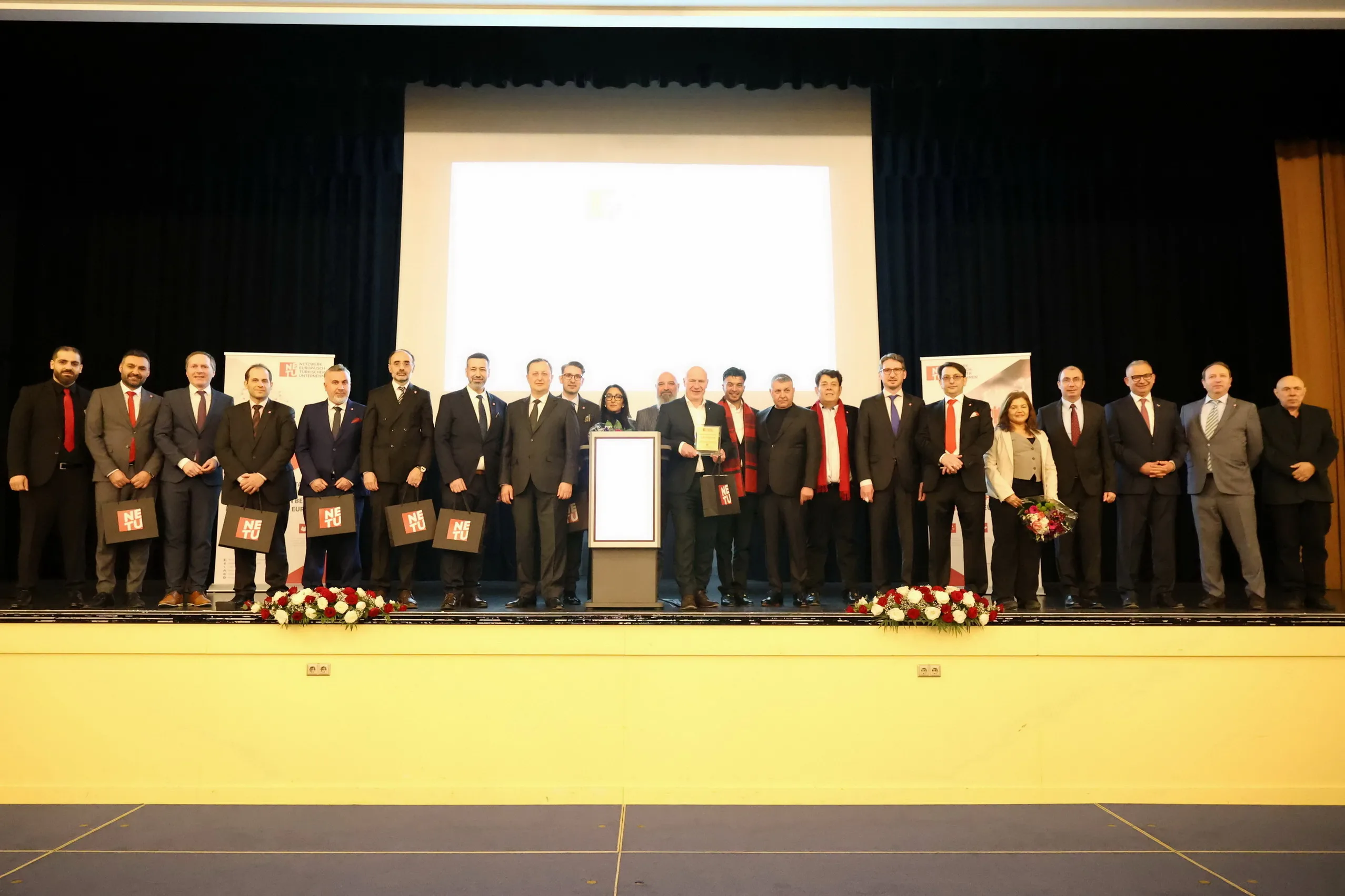 Berlin’de NETU’nun İftar Programı Yoğun Katılımla Gerçekleşti