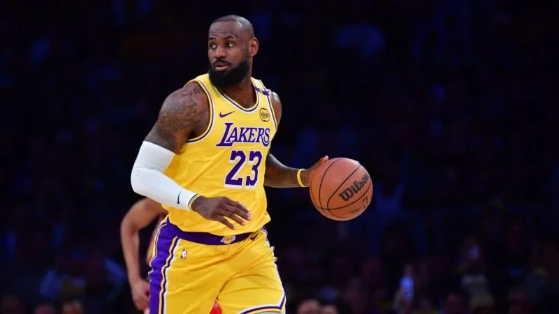 NBA’de sezon ve playofflarda 50 bin sayıya ulaşan ilk basketbolcu oldu